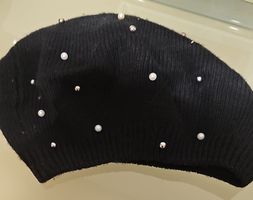 Bonne noir hiver avec perles, état neuf 100% acrylic