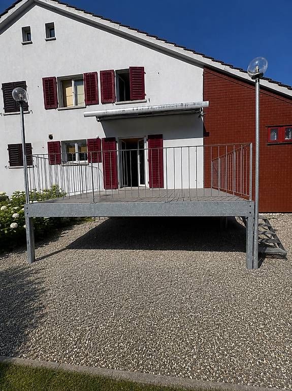 Ponteggi: Grosse verzinkte Stahlterrasse mit Treppe – Usato da winterthur venduto da rhl91