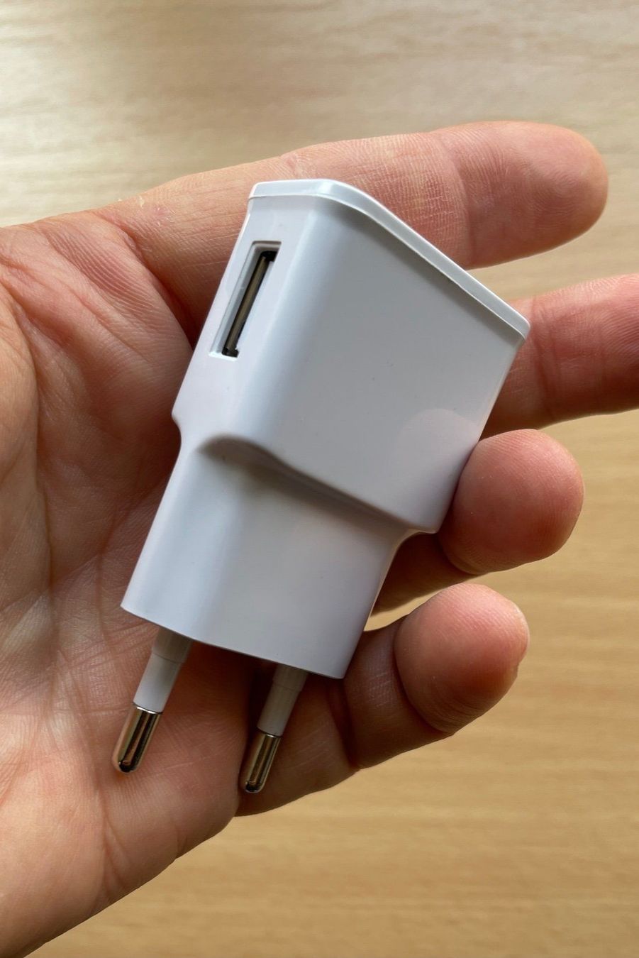 Caricabatterie: USB-Ladegerät-Stecker (weiss) – Nuovo e nell'imballaggio originale da Buchs SG venduto da Handyman77 1