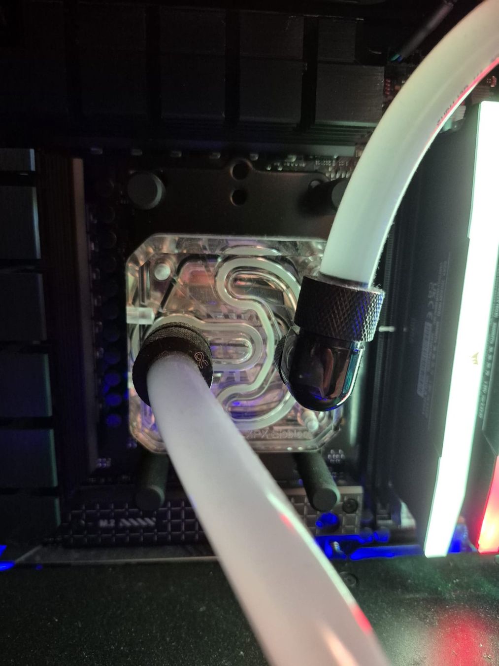PC: Custom Gaming PC mit custom Wasserkühlsystem für CPU und GPU – Usato da Bischofszell venduto da chaefer135740 9