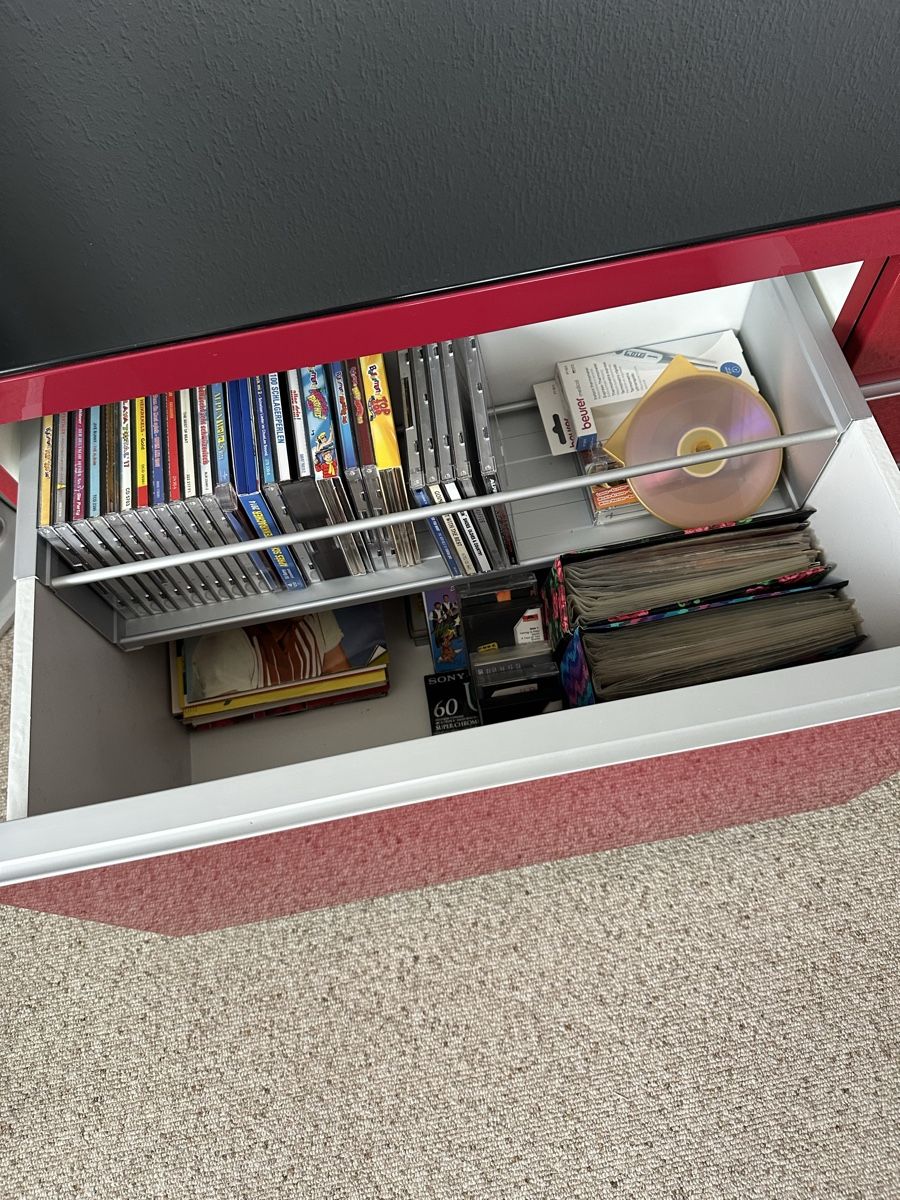 Ikea TV Möbel: Sideboard rot schwarz mit Schubladen und Fächern gebraucht – Gebraucht aus Reinach BL von bieeenchen 1