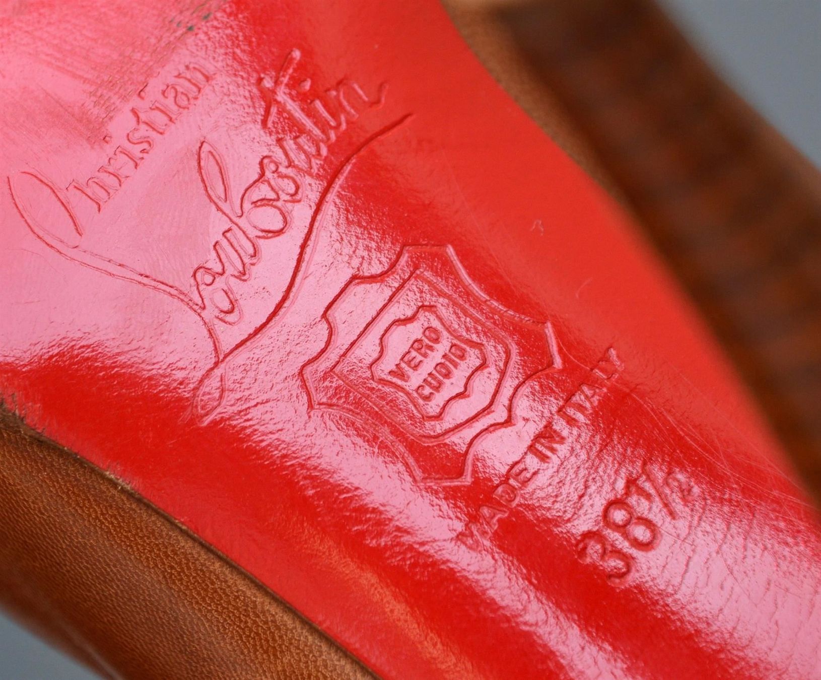 Christian Louboutin Damenschuhe: Pumps Christian Louboutin  . 38.5 – Gebraucht aus Collonges von Auganien 8