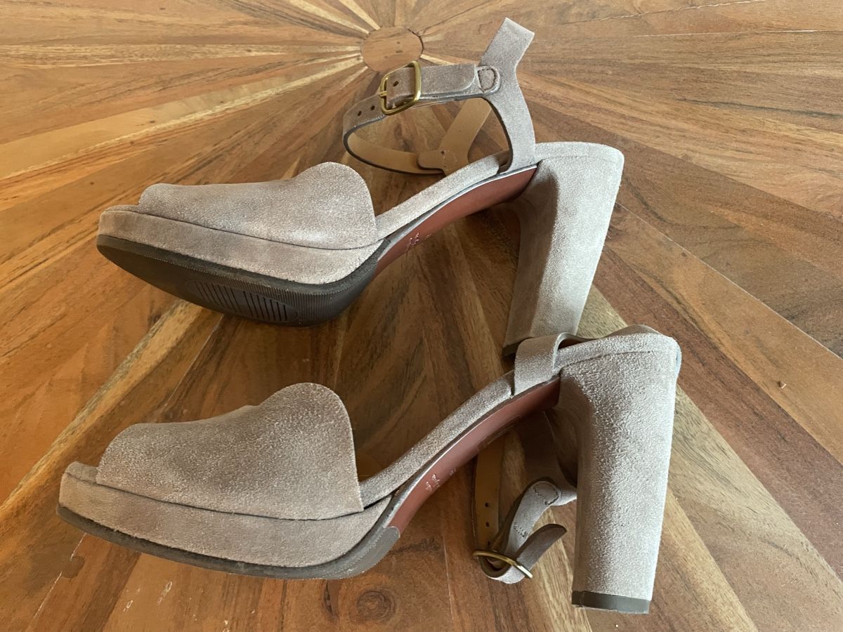 Scarpe da donna: Sandales Chie Mihara en daim beiges, taille 39 – Usato da Biel/Bienne venduto da Muriel0604 2