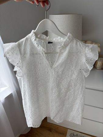 Lightweight White Shirt Size M NP: 45.-
