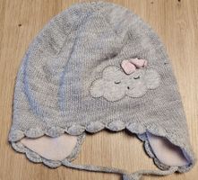 H&M Baby Mütze grau mit Wolkenmotiv Grösse 74/80