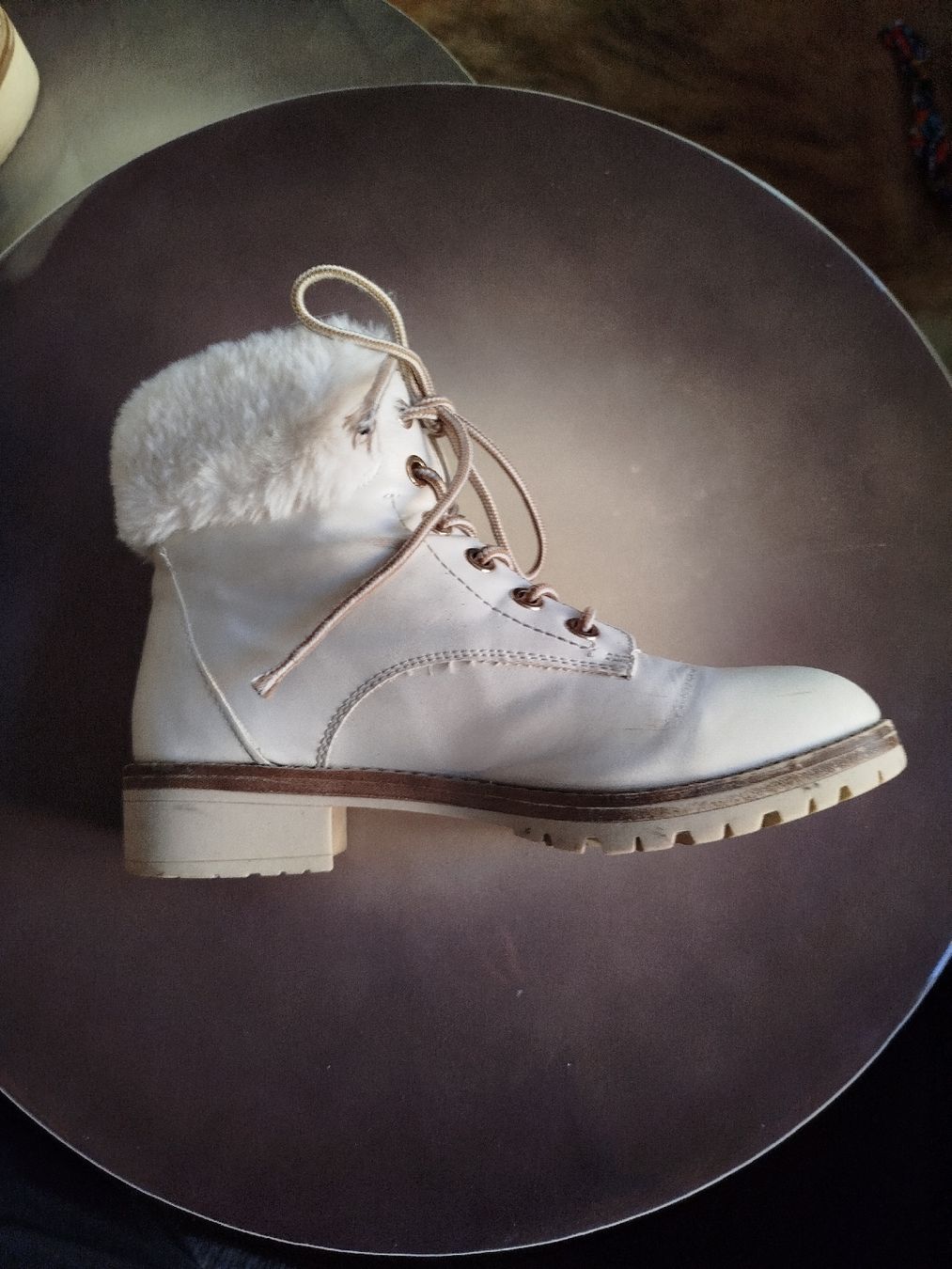 Damenschuhe: weisse Winterstiefel mit Fellabschluss – Gebraucht aus St. Gallen von jbu_ns6v 2