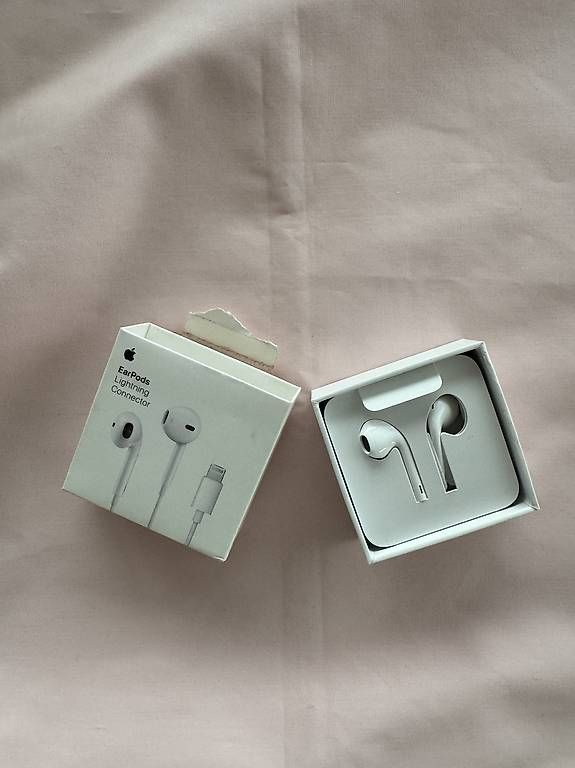 Apple Casques audio: Apple EarPods with Lightning Connector – D'occasion à Kloten par carro49