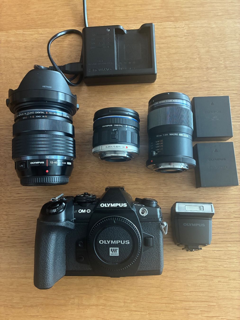 Olympus Fotocamera: Olympus OM-D E-M1 II Kit mit Zubehör – Usato da allschwil venduto da ffgghh