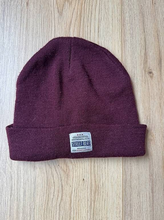 Hüte, Mützen & Caps: Mütze bordeaux rot – Gebraucht aus Aadorf von mar_l5n2