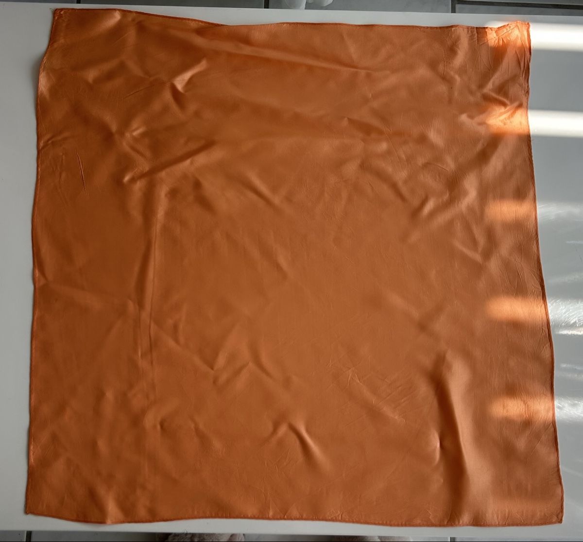 Foulards & écharpes: Orange Square Scarf Silk Blend Good Condition – Neuf (Voir description) à Saland par ele_vc96