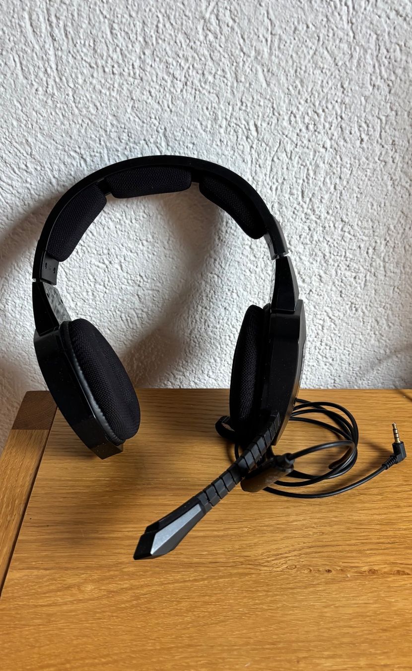 Sony Konsolen: PS4 Pro 1TB + weißer Controller + Ladestation + 7 Top-Spiele – Neu (gemäss Beschreibung) aus St. Gallen von eri_v7tg 5