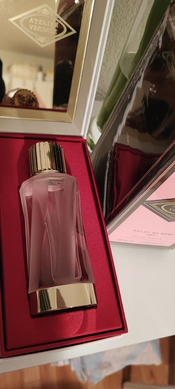 Versace Profumi & Eau de Toilette: Atelier Versace Rose eclat 100 ml edp – Usato da Rickenbach-Sulz venduto da Krisztike 1