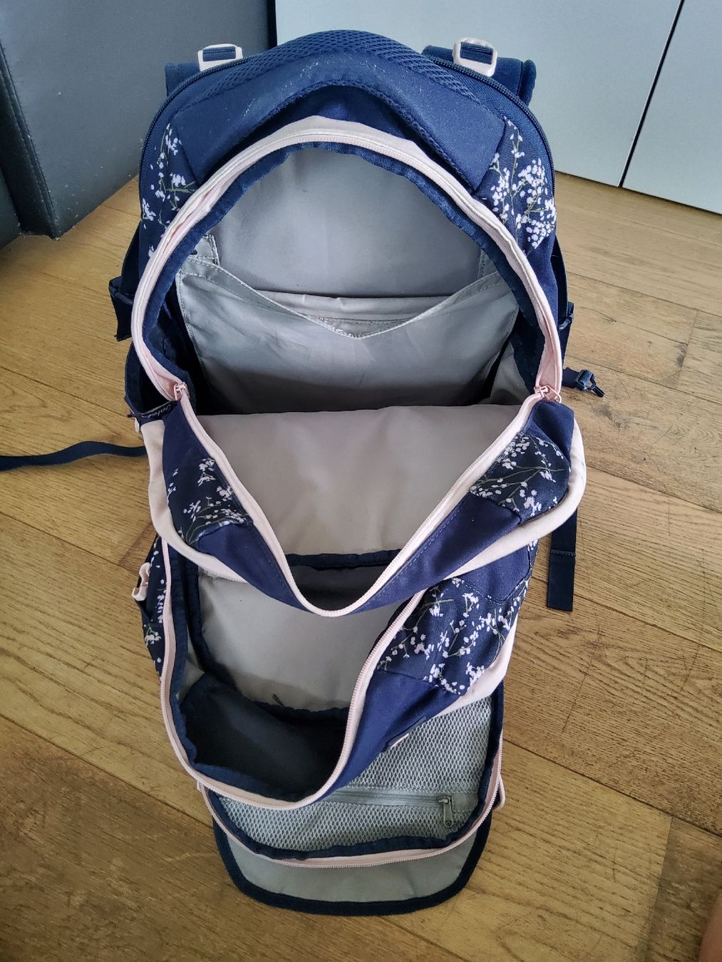 Satch Kindertaschen: Satch Schulrucksack blau mit Blumenmuster – Gebraucht aus Hinwil von Nabe1 5