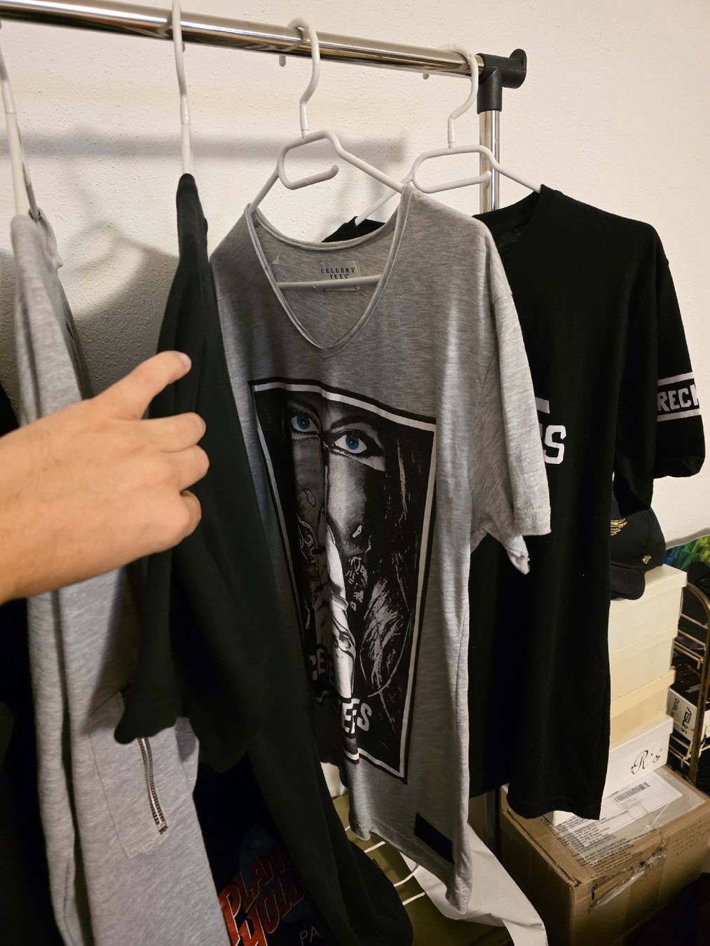 Lotti di vestiti: Lots de t shirt et pull neuf en taille L – Nuovo (secondo la descrizione) da Vevey venduto da ros2 2