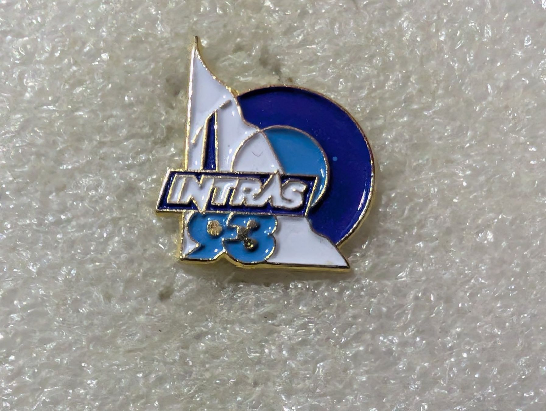 Placchette & Badge: Ansteckpin 107: Intras 93 – Usato da Oppligen venduto da Pin-Fall-Shop