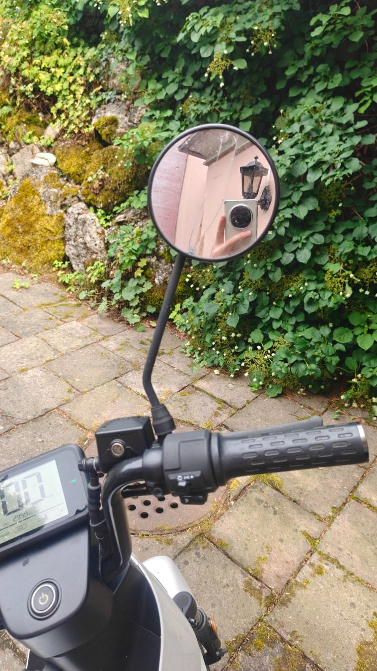 Yadea Scooters: Yadea V7 E‑Roller / E‑Scooter, 2’998 km – Gebraucht aus Schaffhausen von cam_5yql 9