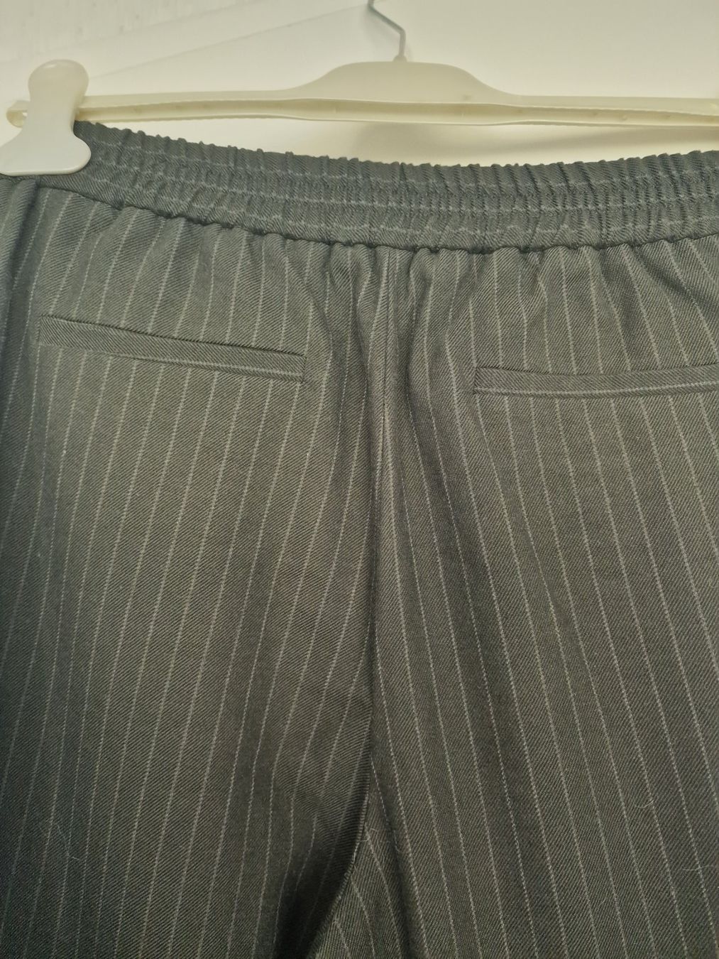 Pantaloni: Pantalons Rayés gris Maison 123 – Usato da Genève venduto da alex7926 2