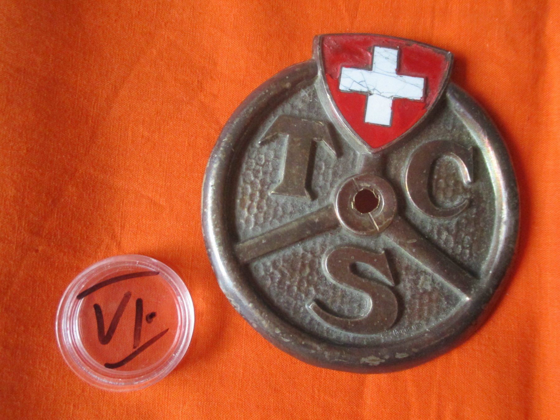 TCS Plaquettes & Badges: TCS Emblem, Oldtimer Autoabzeichen – D'occasion à Birsfelden par alles-muss-raus