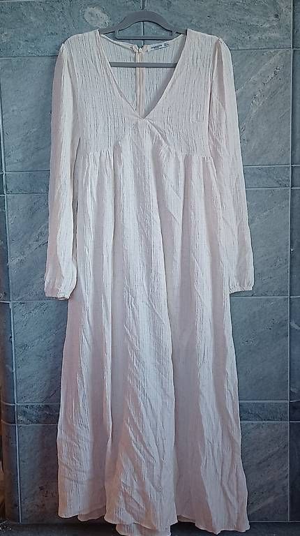 Vestiti: Maxikleid Gr. L  Creme, Crinkle-Stoff, gebunden – Usato da Burgdorf venduto da Damlaf_9 1
