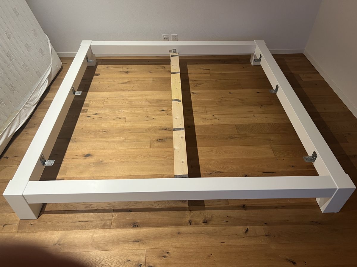 Betten: Bettrahmen 2m x 2m – Gebraucht aus Subingen von thebalmi 1