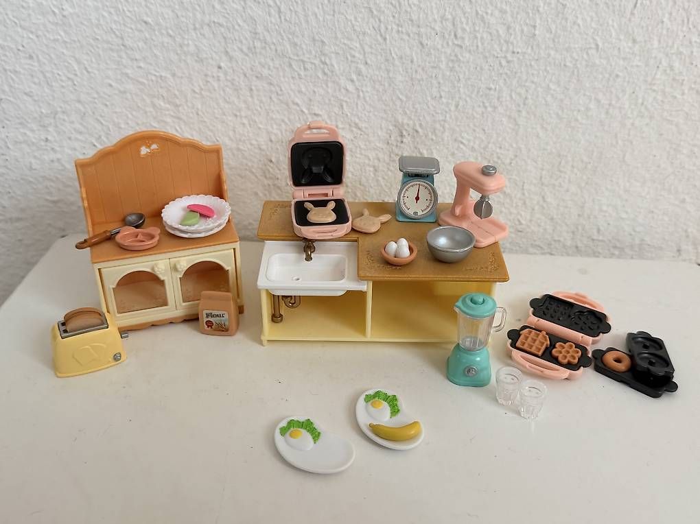 Sylvanian families Case e mobili per bambole: Sylvanian Küchen Set mit viel Zubehör – Usato da Gümligen venduto da Sally777