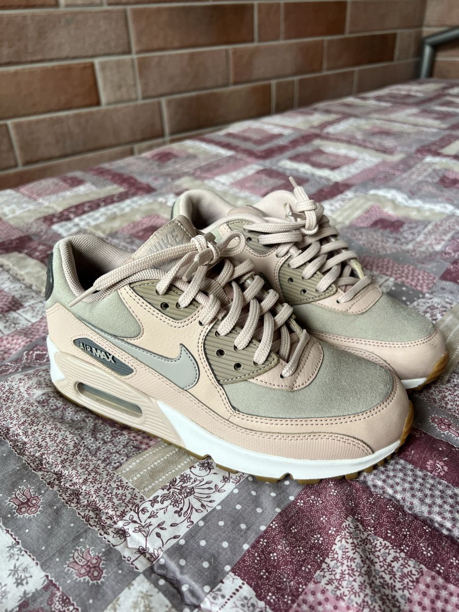 Nike Scarpe da donna: Air Max 90 – Usato da Losone venduto da Nicol