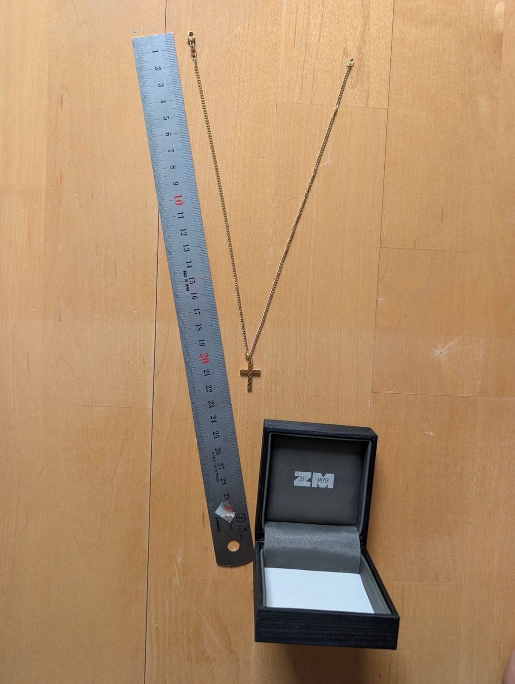 Catenine: Halskette mit Kreuz neuwertig mit Schmuckbox – Usato da Zürich venduto da X2Julian 2