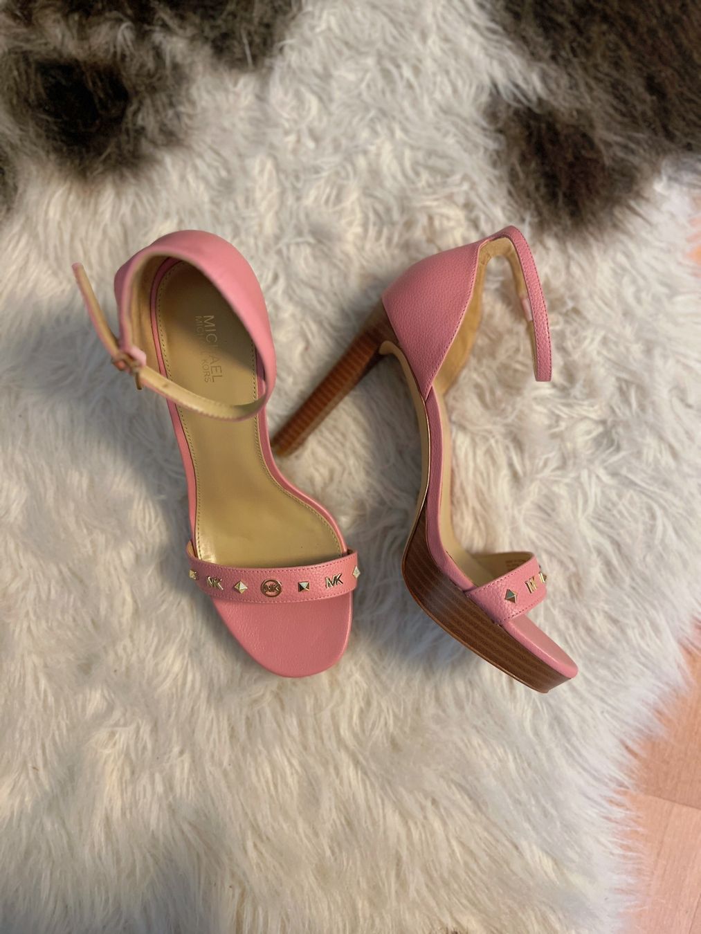 Michael Kors Scarpe da donna: Michael Kors Rosa Heeled Sandals – Usato da Volketswil venduto da Bohnen_Polizei 1