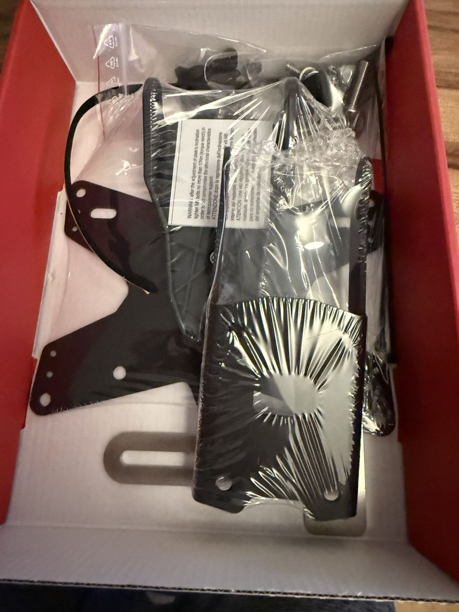 Kawasaki Tutti i ricambio per moto: Evotech Kennzeichenhalter Kawasaki Z650 – Nuovo e nell'imballaggio originale da Buochs venduto da 18-84 3
