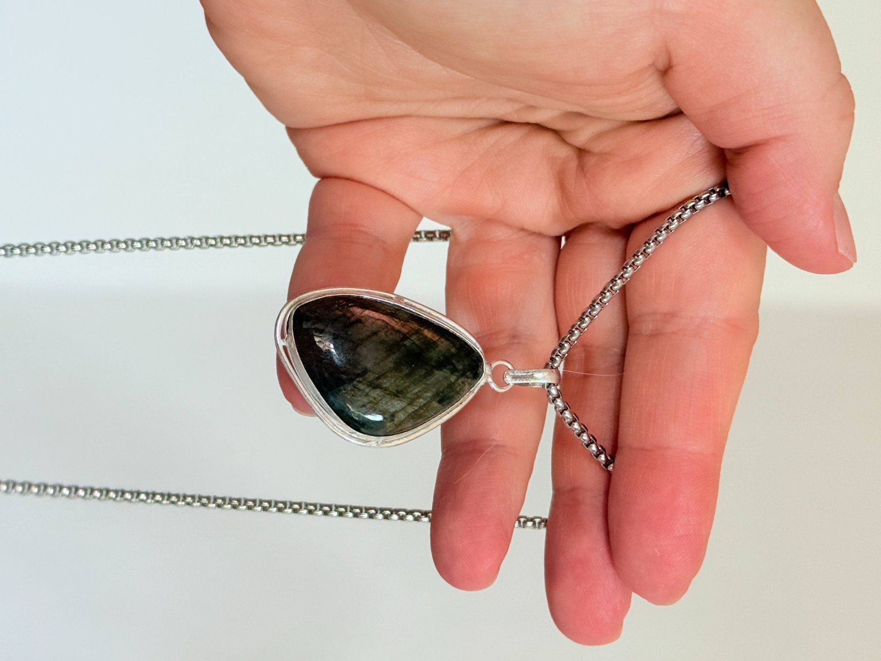 Ketten: Collier avec labradorite - Élégant & Naturel! – Neu und originalverpackt aus Genève von AWWA 2