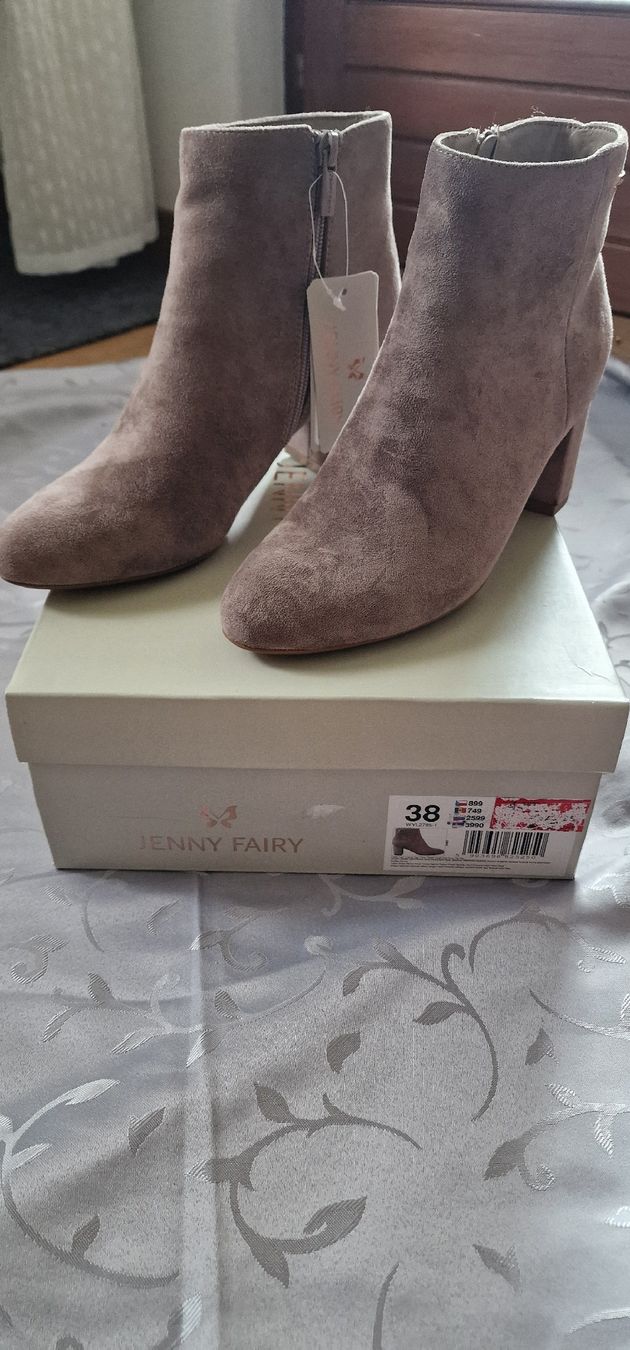 Damenschuhe: Stiefeletten Gr. 38 Taupe – Neu (gemäss Beschreibung) aus Romanshorn von REALJessiB