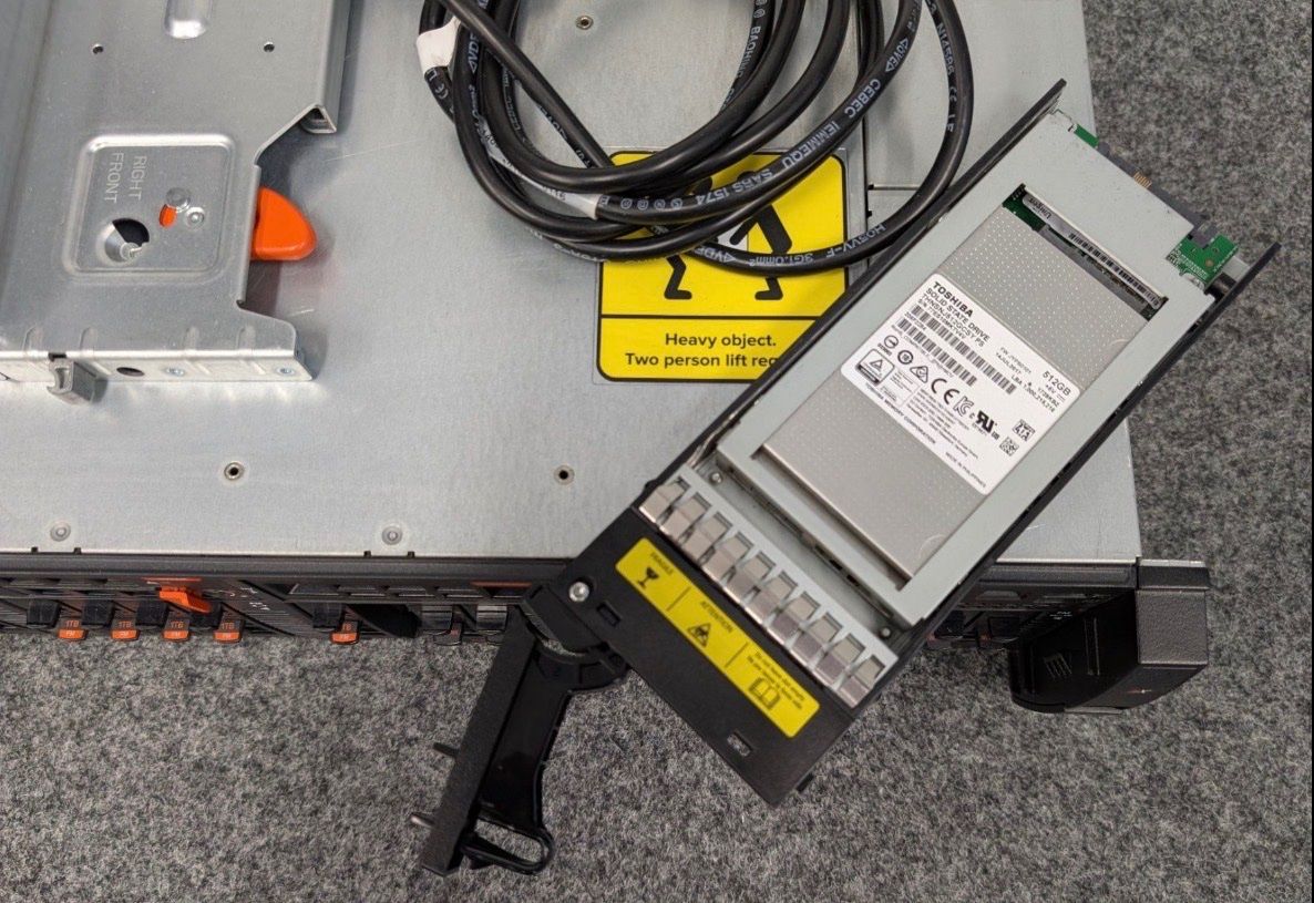 Server: Pure Storage //X10 R3 - All-Flash-Speichersystem – Usato da Zürich venduto da migipacucci 3