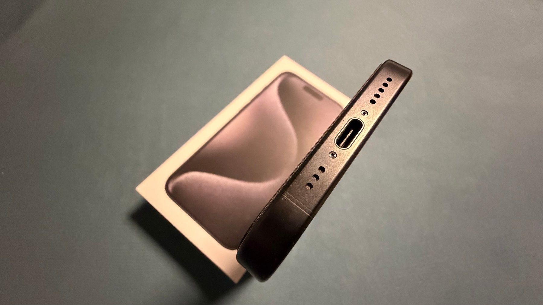 Apple Portables: iPhone 15 Pro,128 GB,Black Titanium – D'occasion à Obergerlafingen par Moorfrosch 3