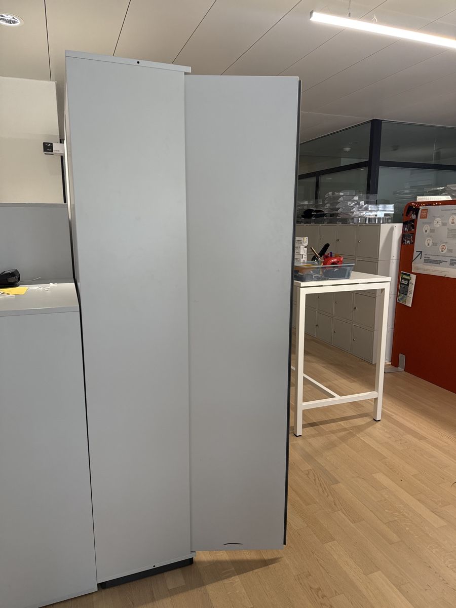 Haworth Armadi: Büroschrank hellgrau, abschliessbar – Usato da Bern venduto da Sellionaire_007 2