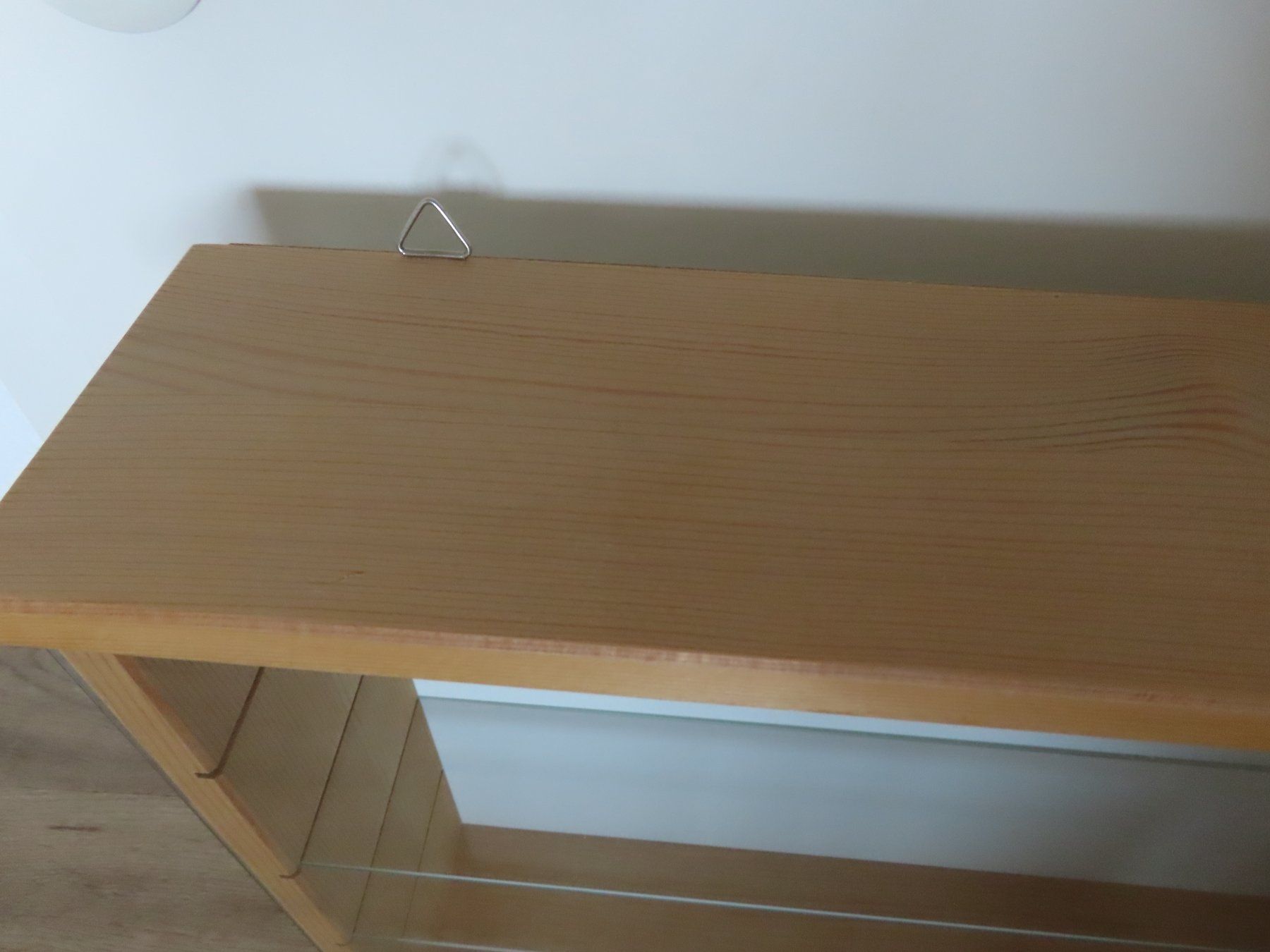 Vitrinen: Kleine Vitrine mit 4 Tablar Einschübe Gebraucht, mit 2 Tabl. – Gebraucht aus Egerkingen von 190-48Turbostar 2