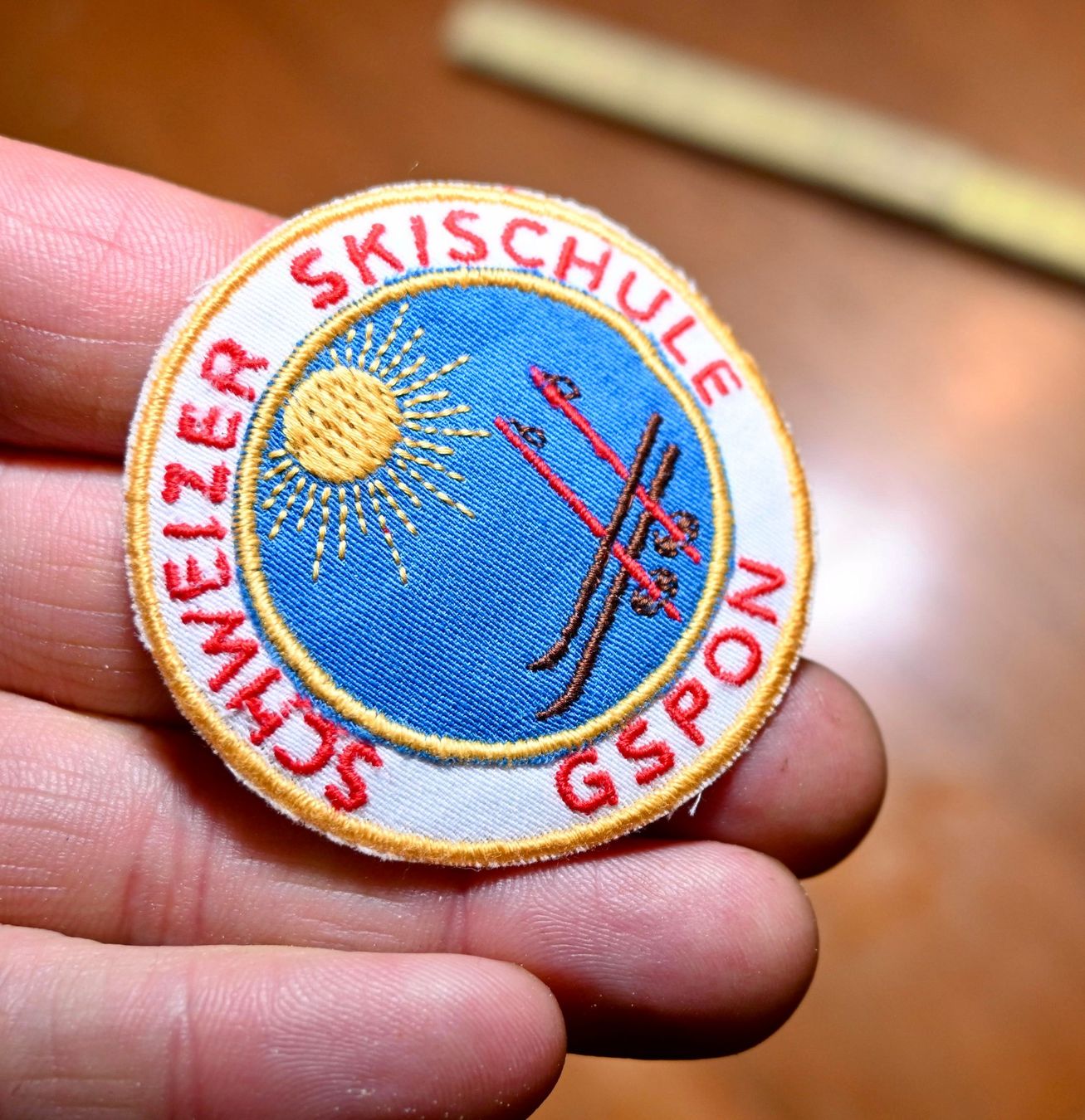 Placchette & Badge: PATCH Schweizer Skischule Gspon BADGE – Usato da Pfaffhausen venduto da mono_rec