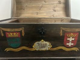 [UNIKAT]: Antike Holztruhe aus Deutschland von 1880