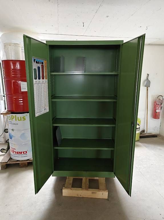 Schränke: Materialschrank/Lagerschrank, – Gebraucht aus Gossau SG von pag_pj7z 1