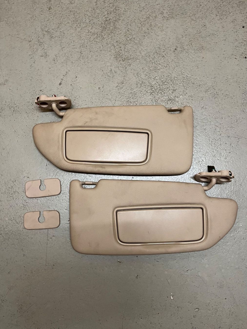 Volvo Alle Autoersatzteile: Volvo Sonnenblenden Satz - Beige – Gebraucht aus Bischofszell von VolvoT5
