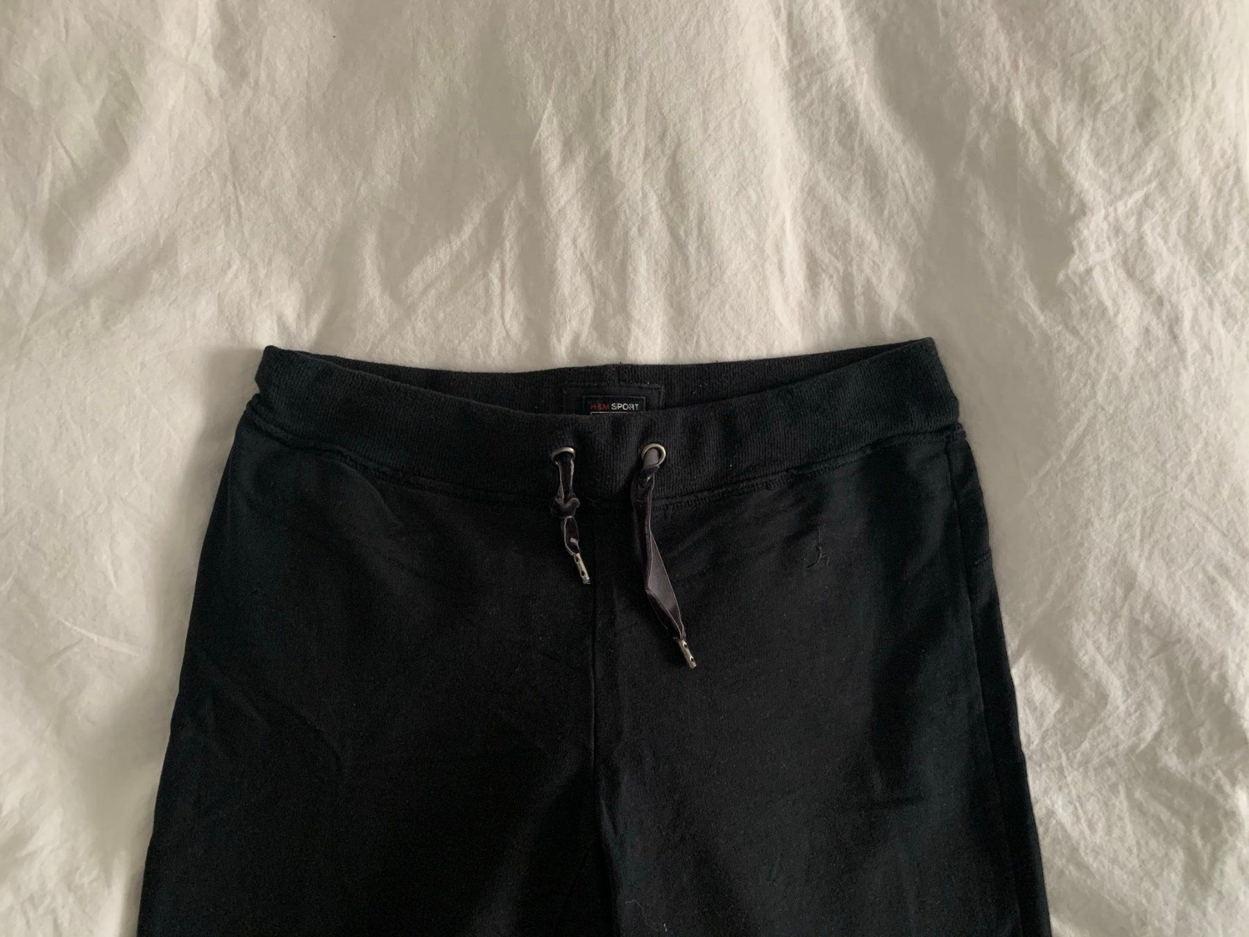 H&M Pantaloni: Trainerhose schwarz halblang S – Usato da Zürich venduto da Diazaio 1