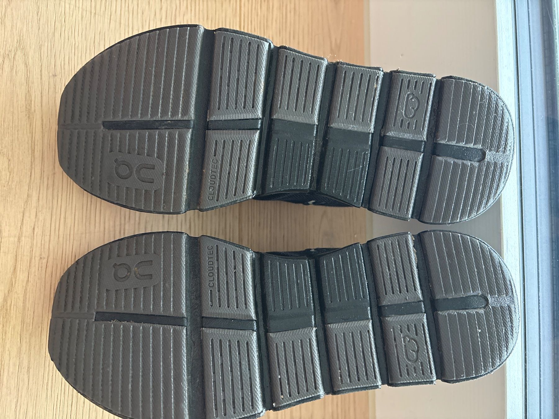 On Scarpe per ragazzi: ON Cloud Kinder Gr. 34 Schwarz Klettverschluss – Usato da Wettingen venduto da peter.m.frick 2