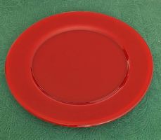 12 Platzteller aus gefärbtem Glas in grün und rot