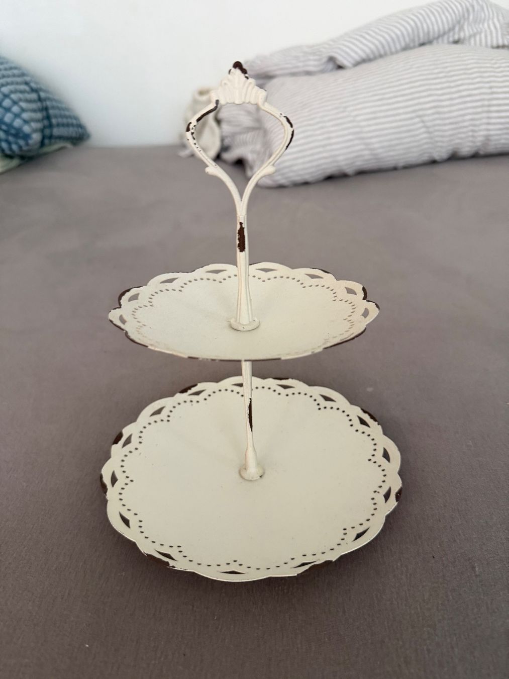 Altro in Decorazioni & Accessori: Shabby Chic Étagère – Usato da Cham venduto da leoniegrob 1