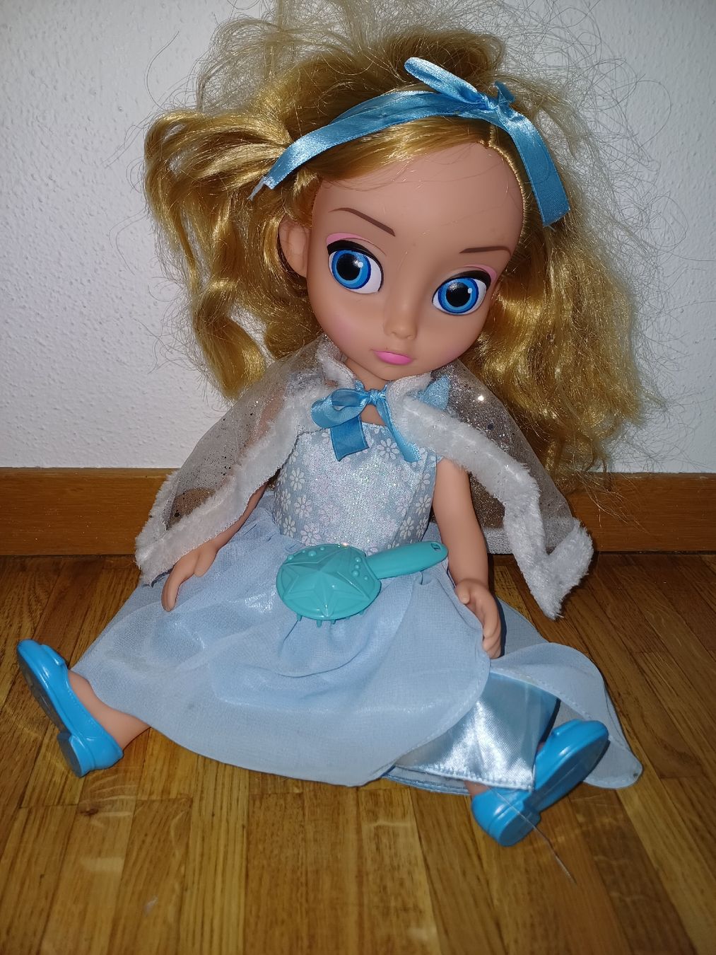 Disney Puppen: poupée reine des neiges 30cm – Gebraucht aus Lausanne von RUBY.1990