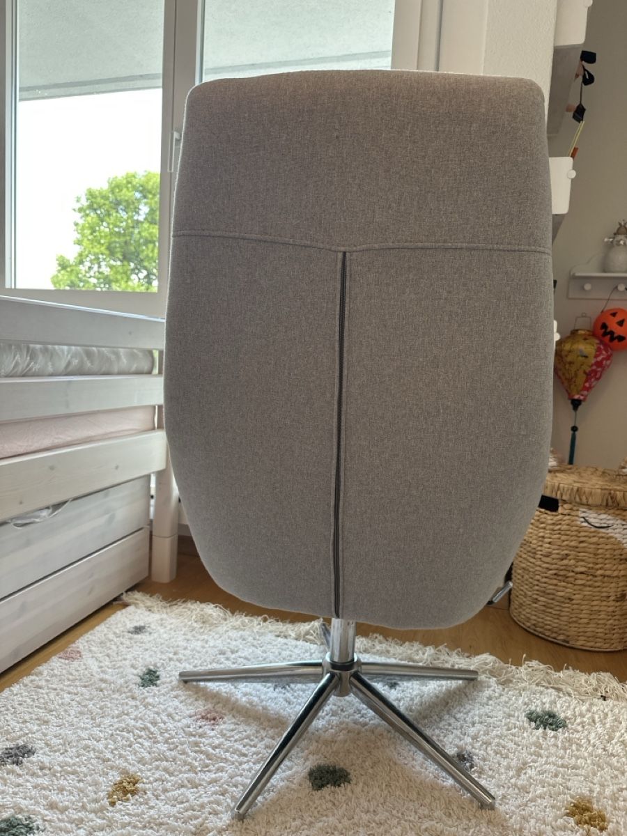 Fauteuils: Soffsessel grau mit Ottoman – D'occasion à Luzern par Tsimont 2