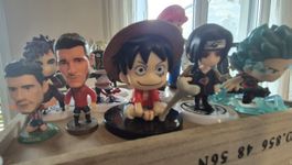 Figurines variées lot 12 pièces anime, foot et jeux vidéo