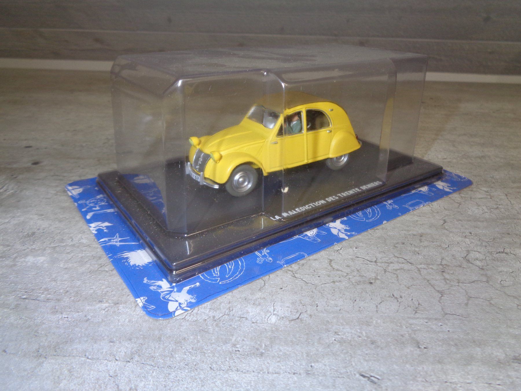 Citroën Modellautos: Hachette 1:43 Blake et Mortimer Citroën 2CV – Neu und originalverpackt aus Reconvilier von rallycar
