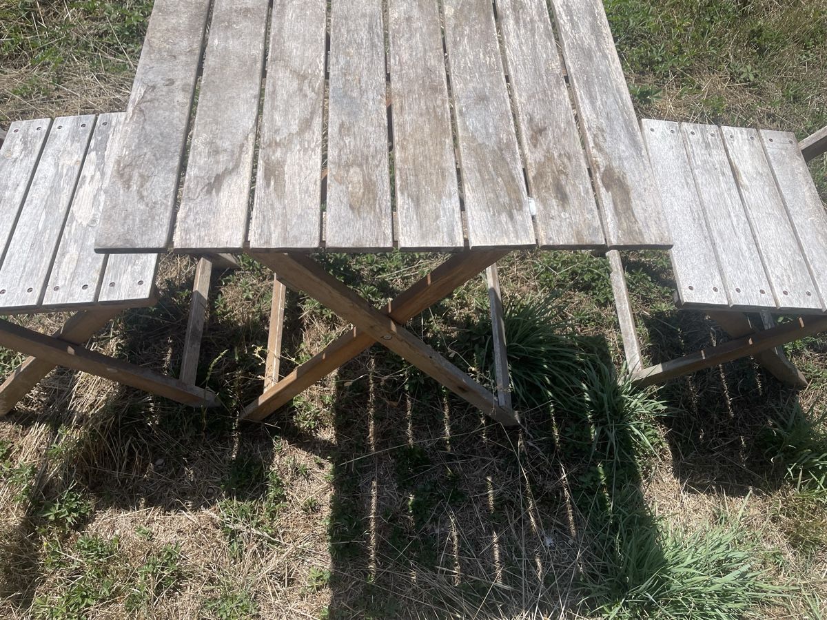 Tischset: Gartentisch mit 2 Stühlen Holz Klappbar gebraucht – Gebraucht aus Wängi von Bmo 2