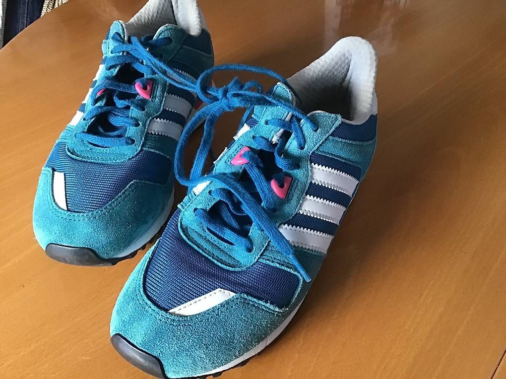 Chaussures femmes: Adidas Grösse 38 – D'occasion à Stetten AG par nils13