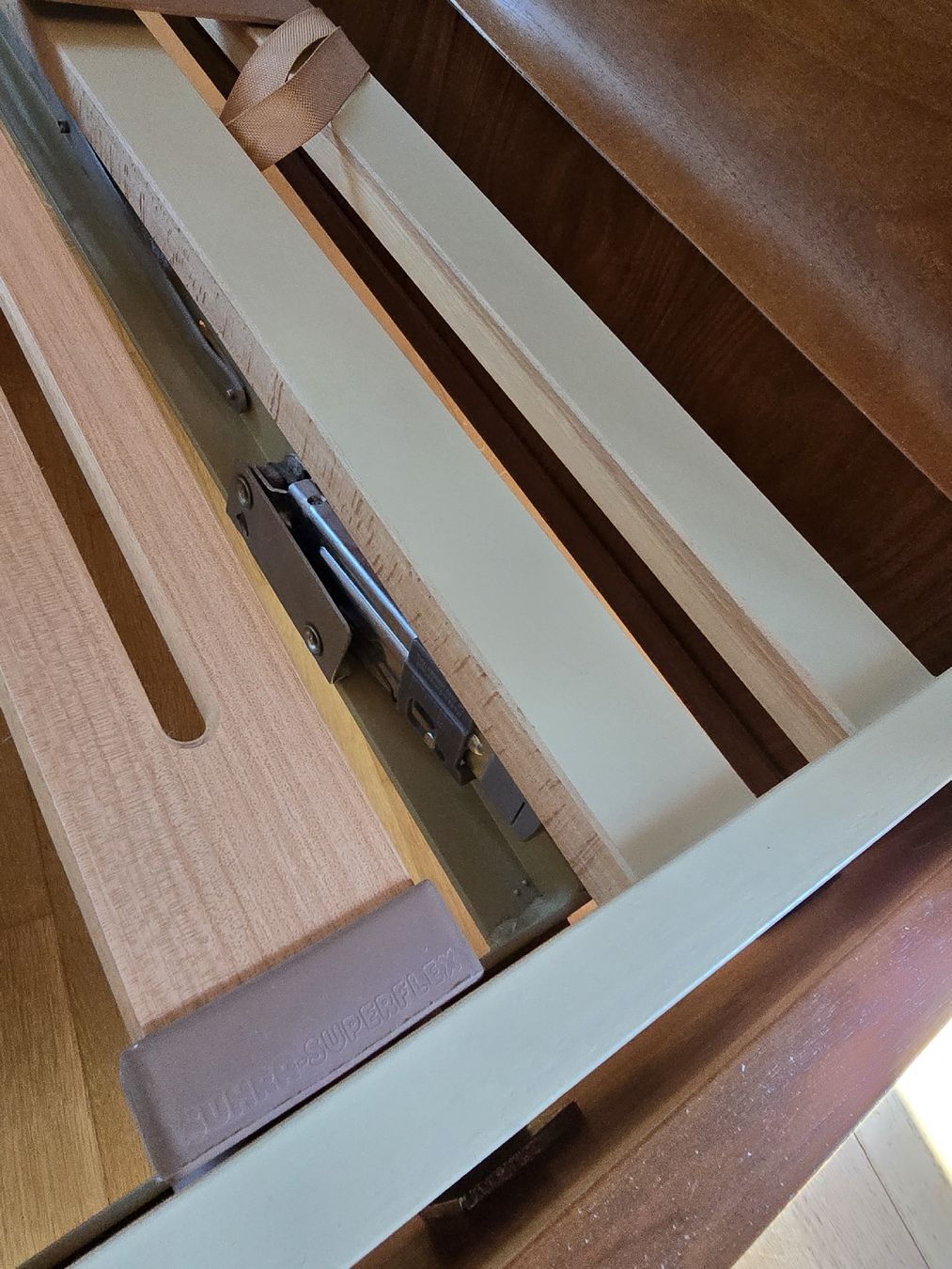 Letti: Doppelbett 180x200 + 2 Nachttische + Spiegel – Usato da Würenlos venduto da Lea.Maria.Hotz 3